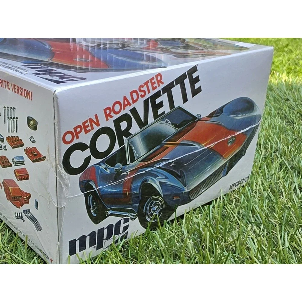 MPC Open Corvette Roadster 1/25 Scale Retro Deluxe Model Kit 3-in-1 New Sealed*